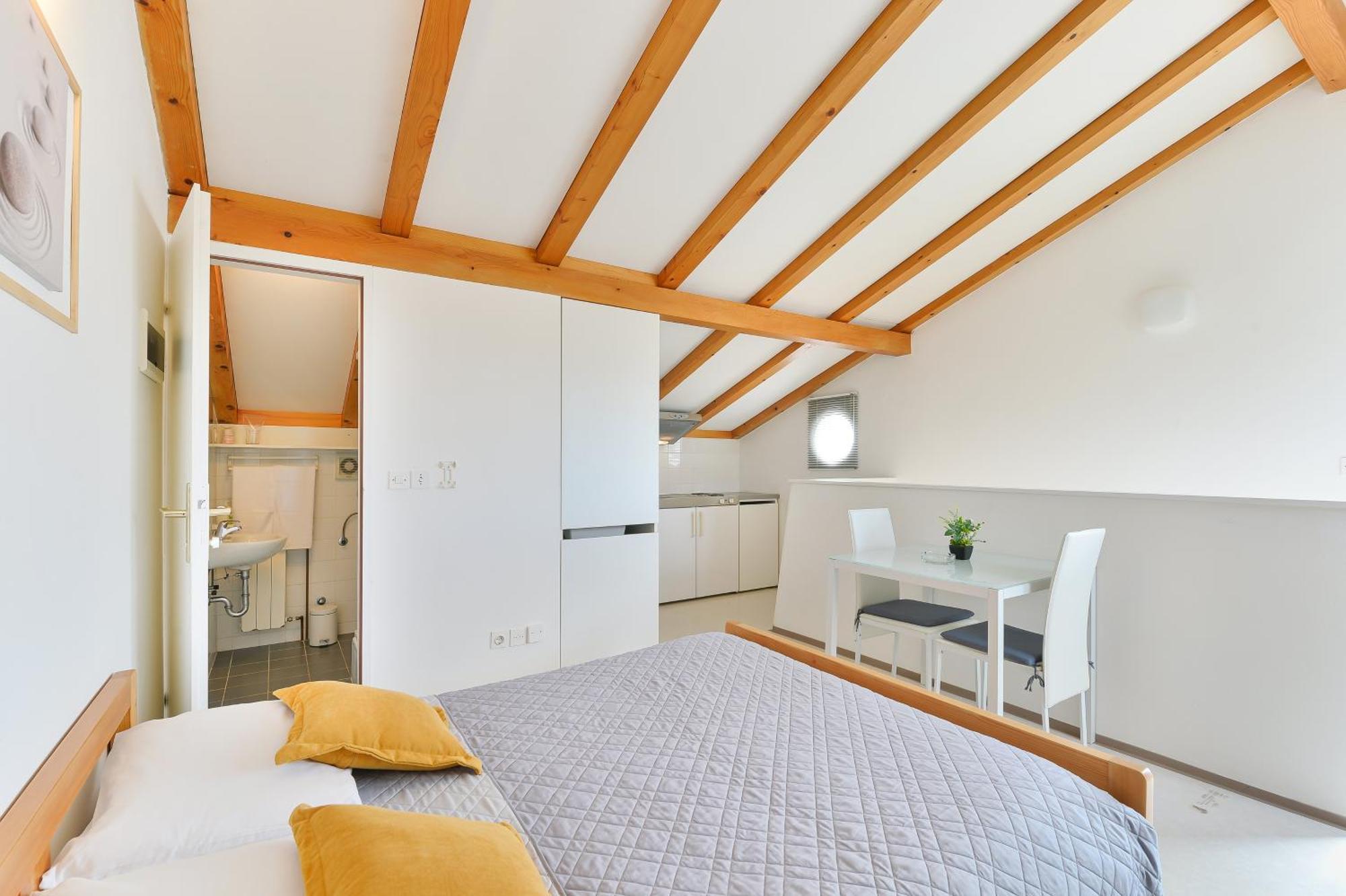 Apartments With A Parking Space Zaton, Zadar - 11130 زاتون الغرفة الصورة